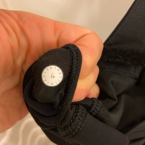 Lululemon Extra Mile Tank size 4 - Picture 6 of 7